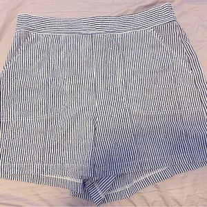 NWT Max Studio pull on shorts